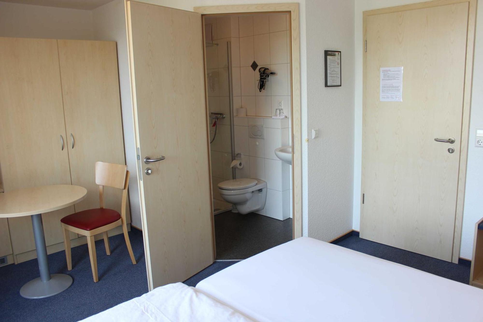 Gaestehaus Zum Wolffenturm Lehrensteinsfeld Room photo