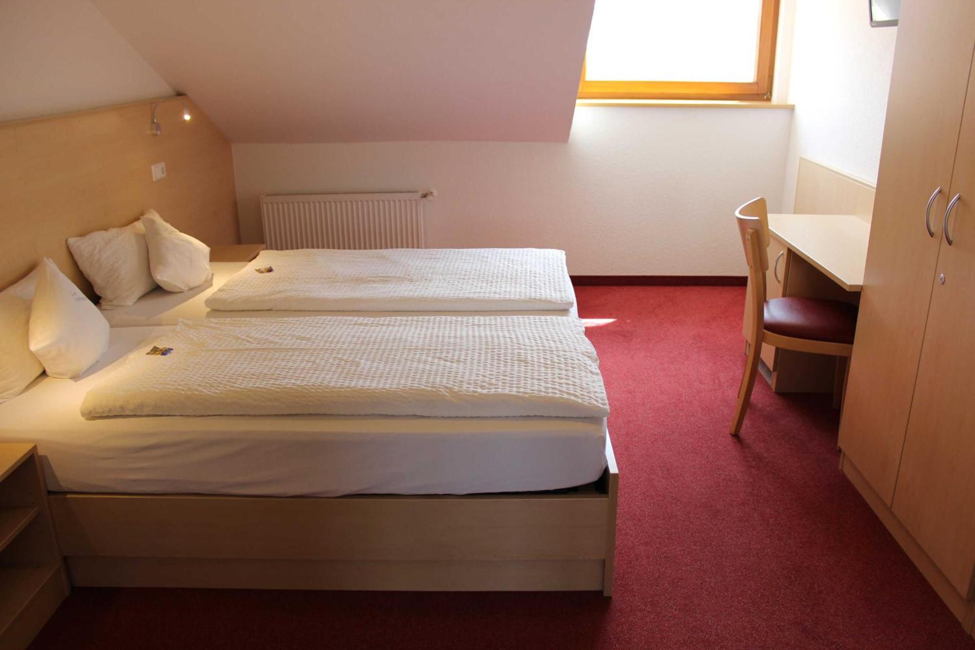 Gaestehaus Zum Wolffenturm Lehrensteinsfeld Room photo